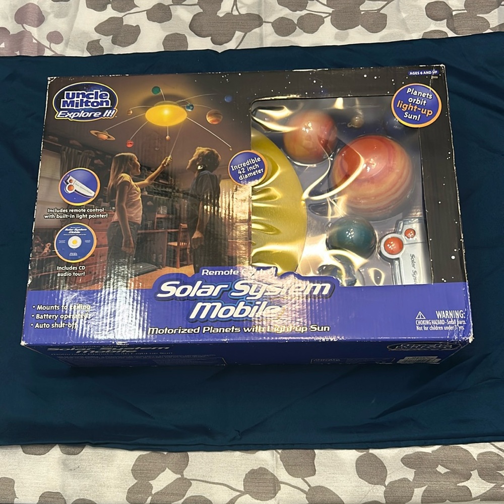 Uncle Milton Explore It Solar System Mobile. New in Box.